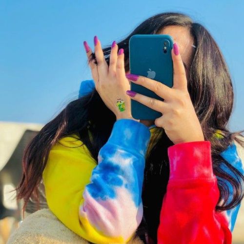 Trendy DP – A stylish and modern profile picture for a fashionable look